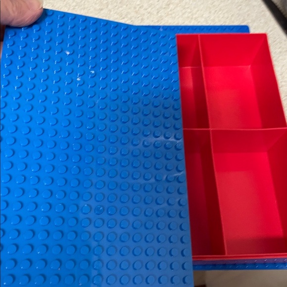 LEGO bundle. With characters and extra pieces and storage box - Picture 3 of 4